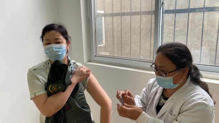 河沙镇站组织职工接种新冠病毒疫苗，作者杨利芳