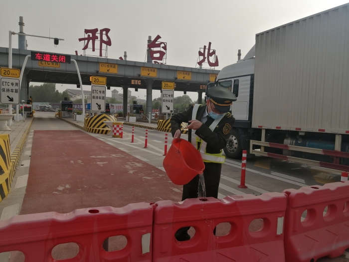 2021-5-8,邢台北站积极应对大风天气,作者:郭香凤 2021-5-8,邢台北站积极应对大风天气,作者:郭香凤