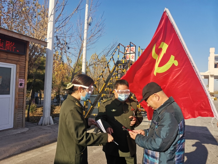2021-11-23邺城站党支部结合党建品牌走进司乘 宣传“积分系统”，作者：张晶玉