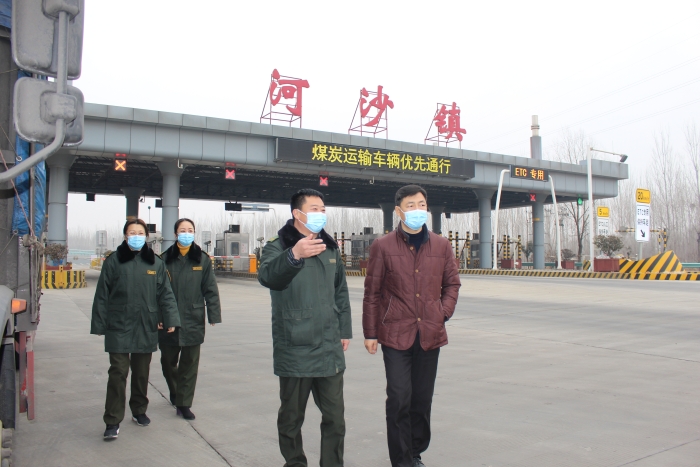 1月29日，邯郸所所长张会锋带队到河沙镇站进行节前安全检查，摄影杨利芳