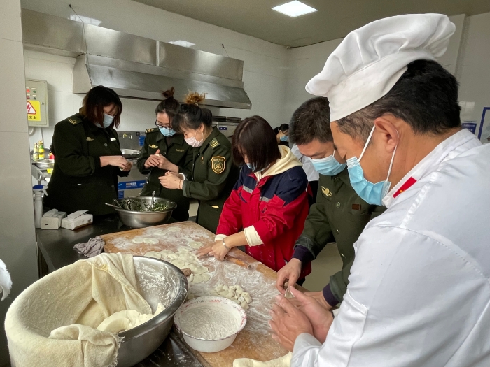 2022-2-15，邢台北站：关爱职工生活 欢欢乐乐过节，作者：李墨涵 (2)