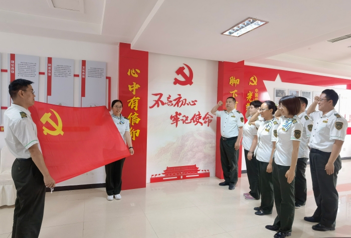 2022-7-1内丘站党支部召开“七一”主题党日活动 摄：贾慧卿