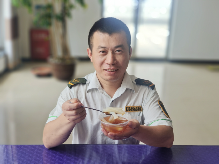 2022年7月31日，沙河站自制“凉粉”深受职工好评，摄：王蒙蒙