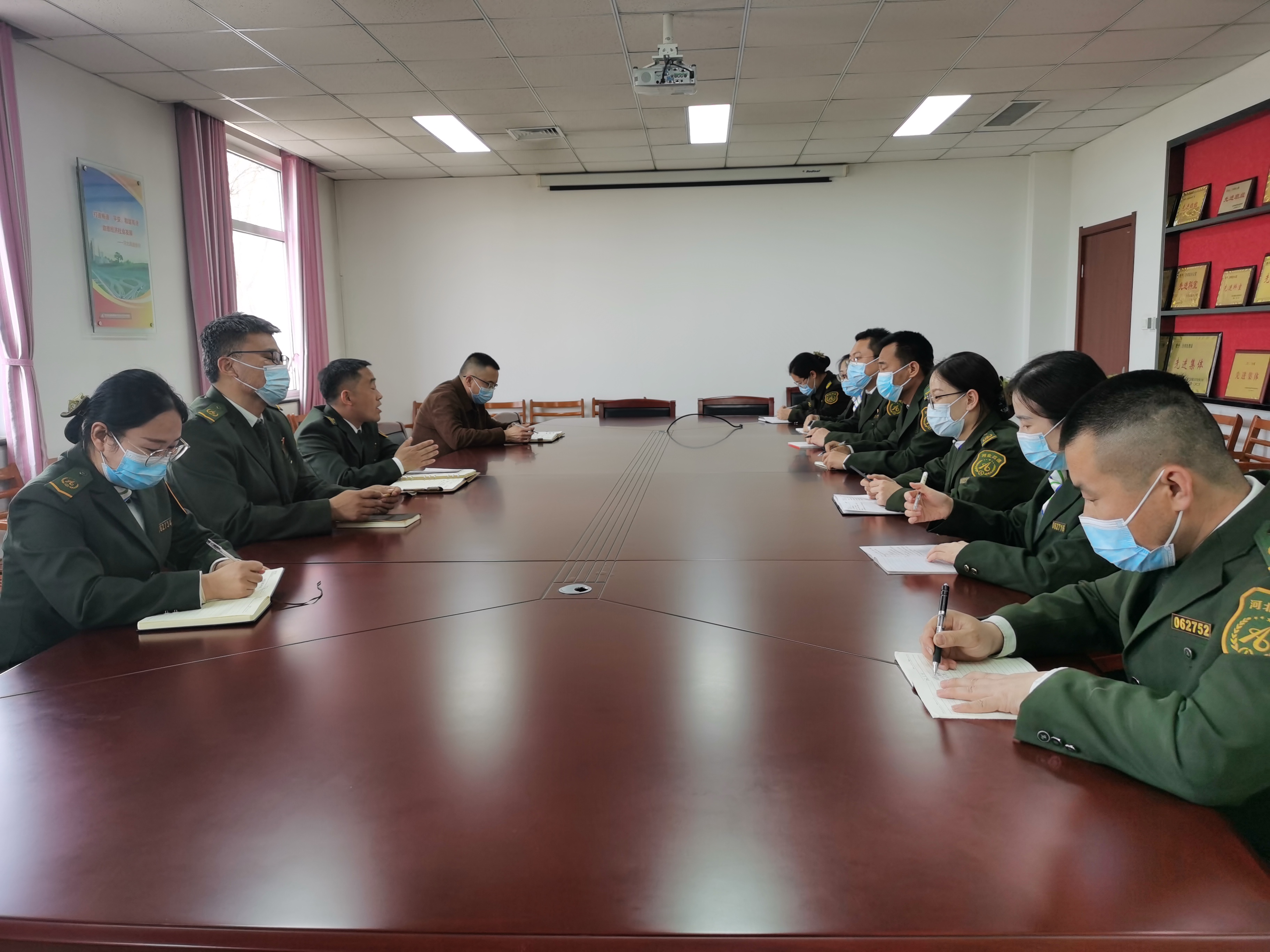 沙河收费站召开石安惠运营研讨会