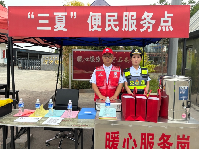 河沙镇站设置三夏便民服务点，摄影杨利芳