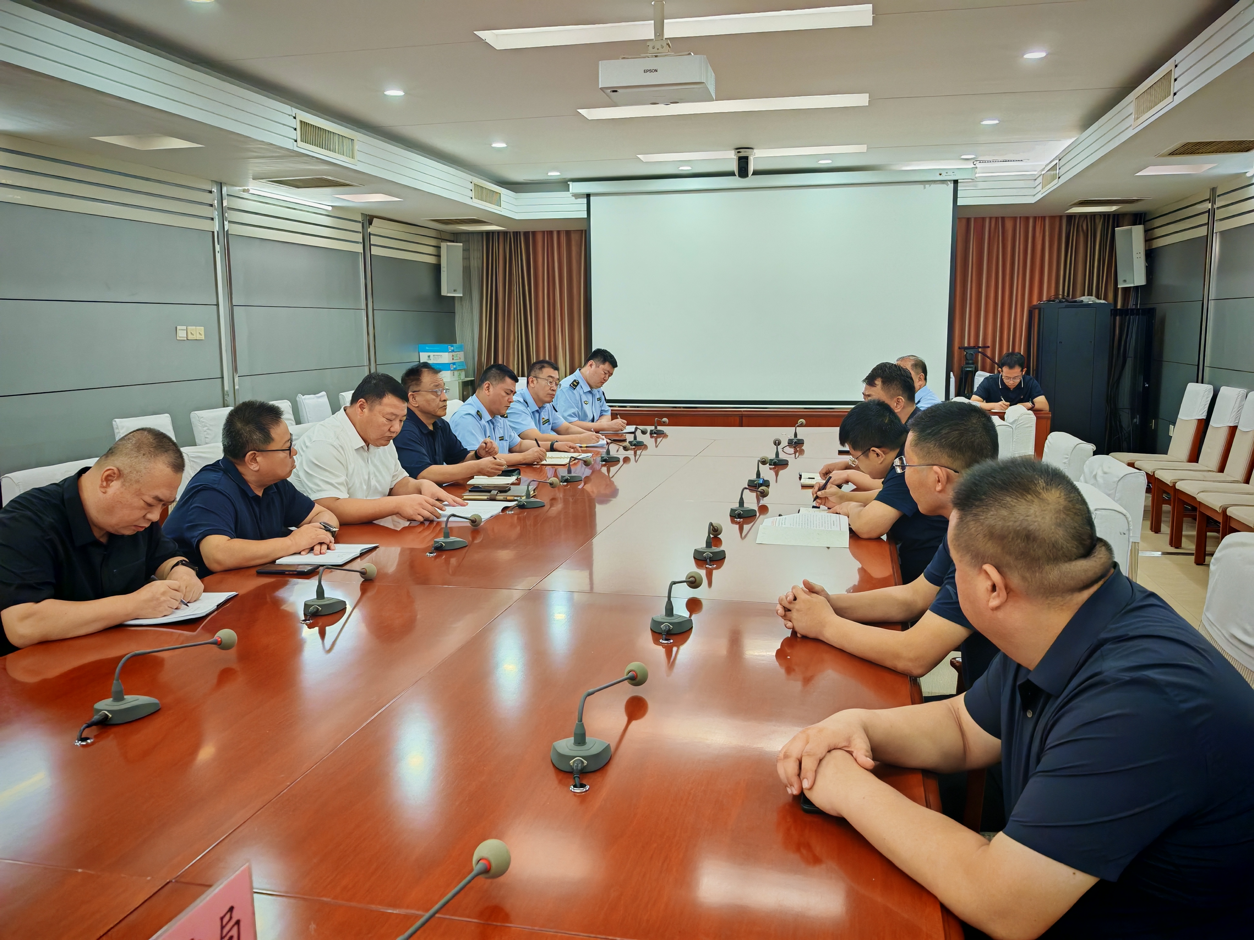 石安分公司组织召开清漳河特大桥桥下违章建筑清理专题会