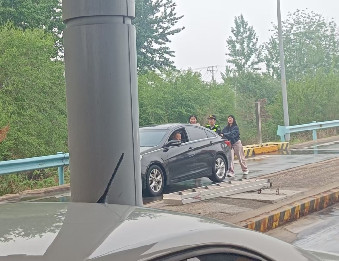 2026-4-16，邢台北站援手抛锚车辆，拍摄孙月雷